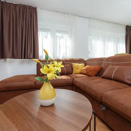 Karla Apartment *