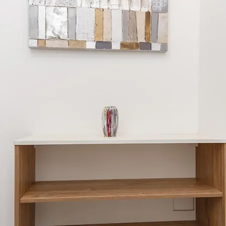 Karla Apartment Split